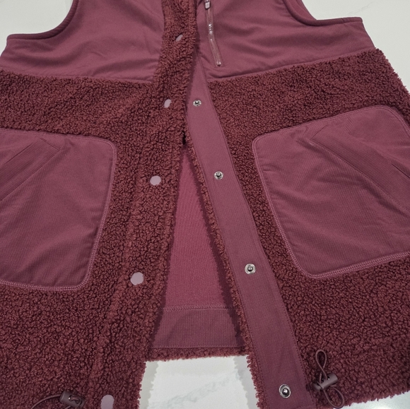 Women's Burgundy Sherpa Vest - Picture 9 of 11